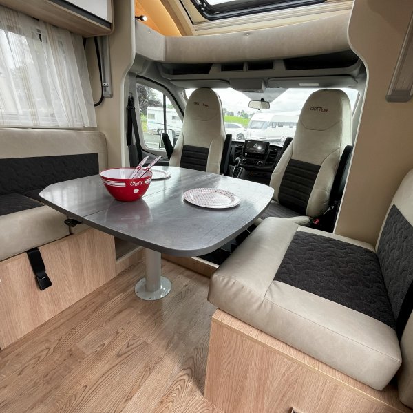 Antoine Caravanes et Camping Car Siena 397 Première édition Giottiline